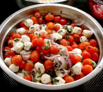 Tomato & Mozzarella Salad for 10-12